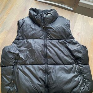 Old Navy Women’s Black Puffer Vest